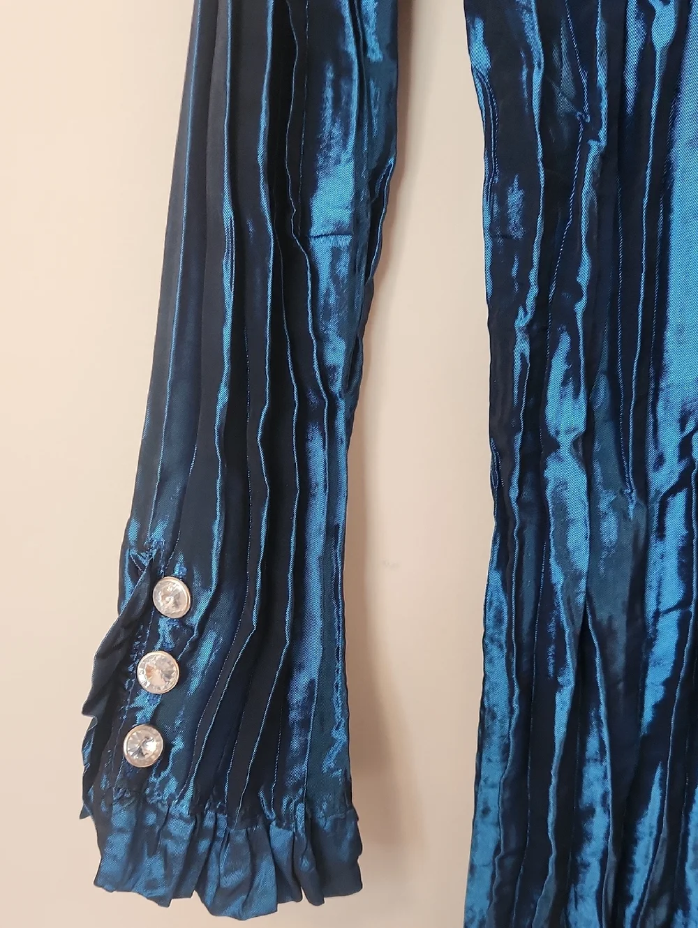 Agora Blue Vint. Crinkle Bouse Rhinestone Buttons. Size M - Picture 6 of 11